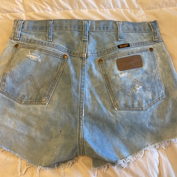 women’s wrangler shorts - Picture 2 of 4